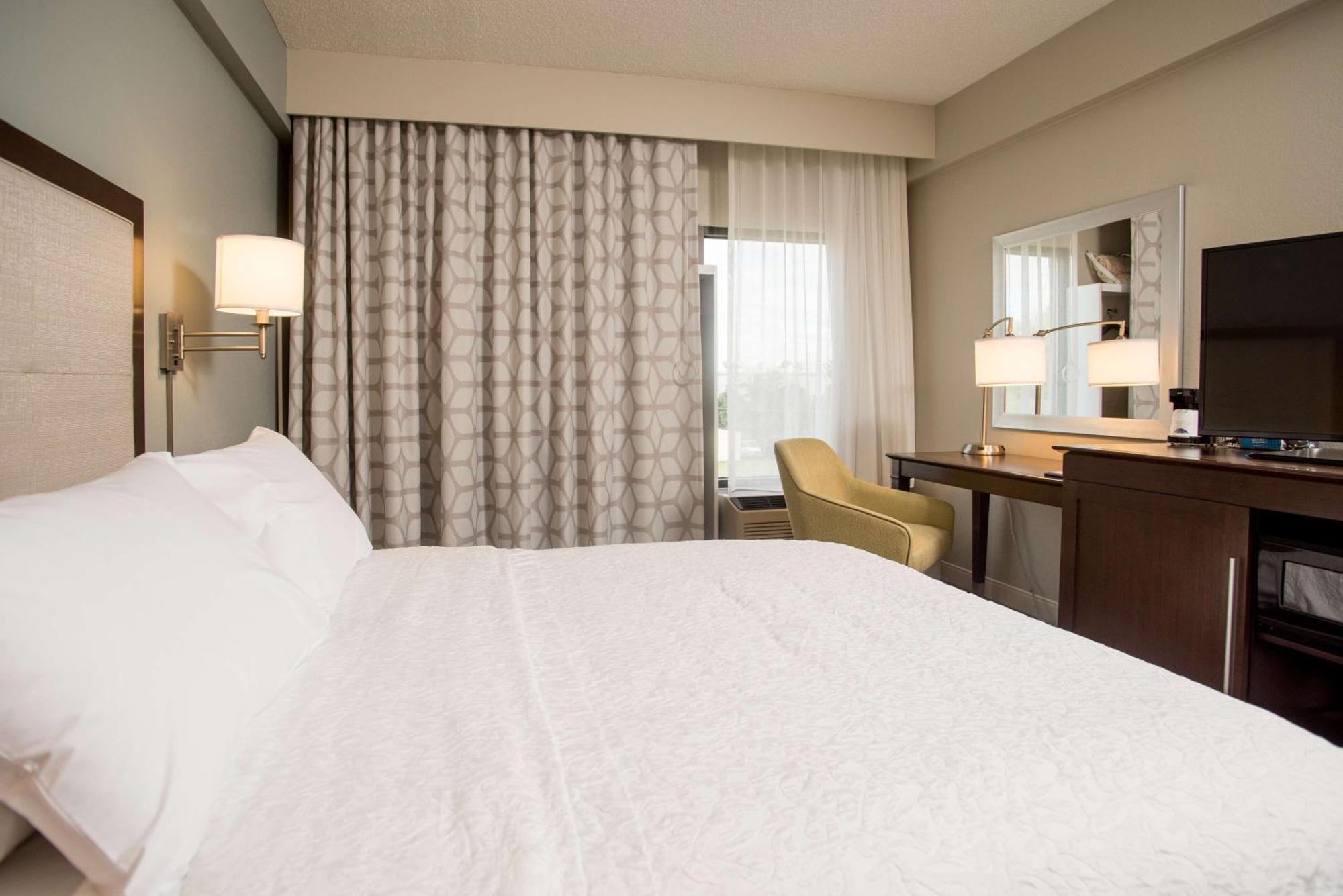 Hampton Inn Joplin Exteriör bild