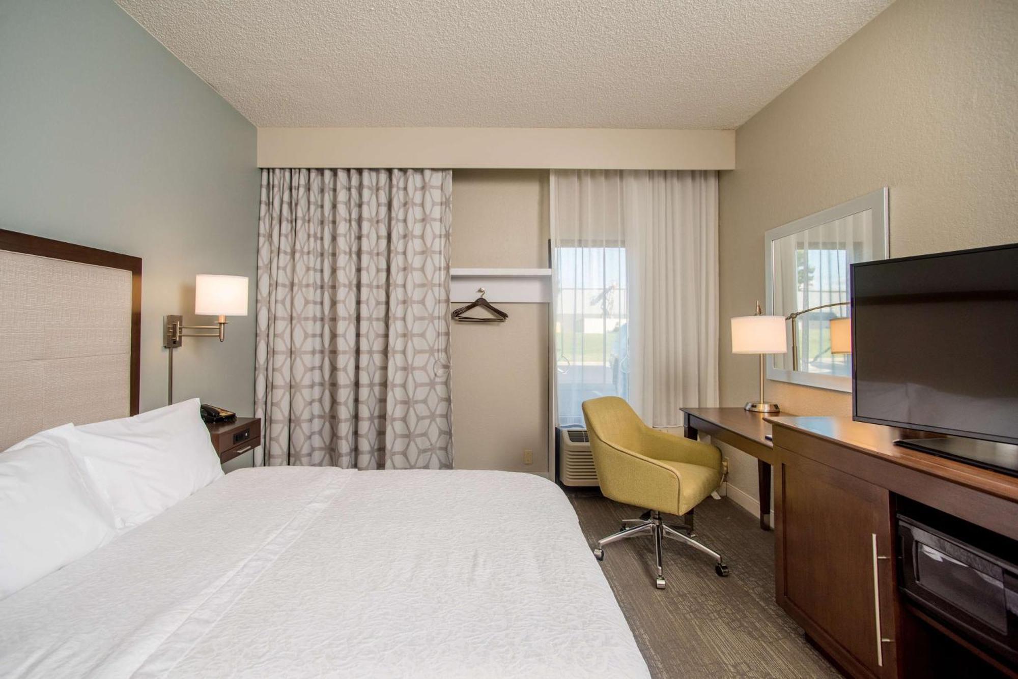 Hampton Inn Joplin Exteriör bild
