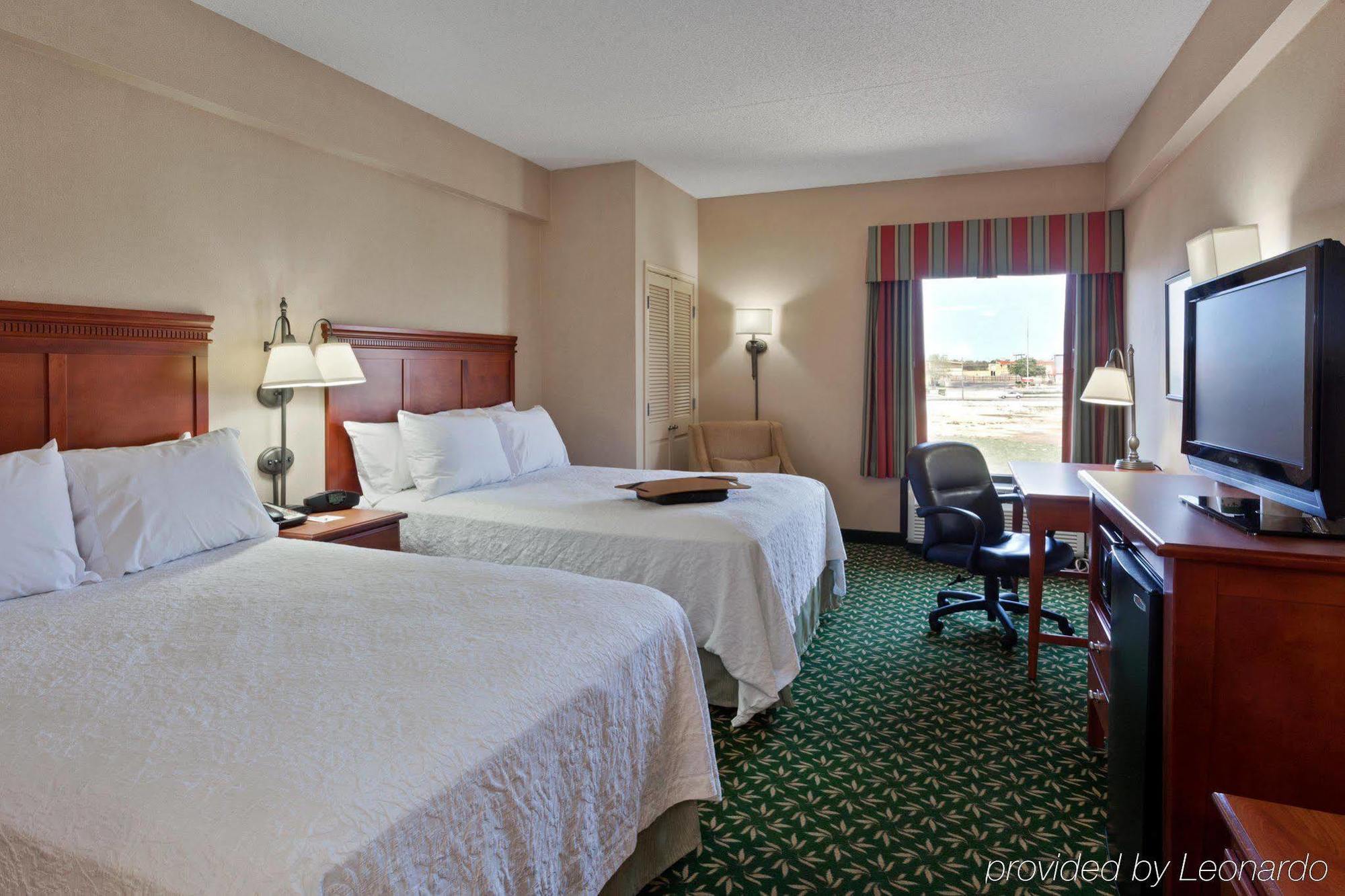 Hampton Inn Joplin Exteriör bild