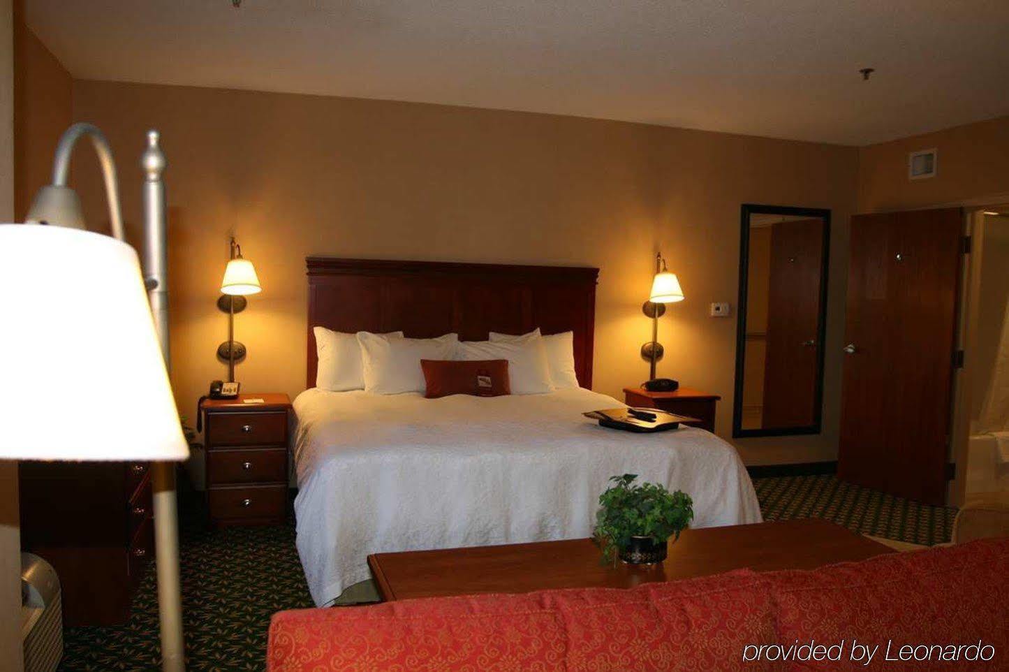 Hampton Inn Joplin Exteriör bild
